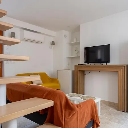 Tiny House En Duplex Avec Terrasse *