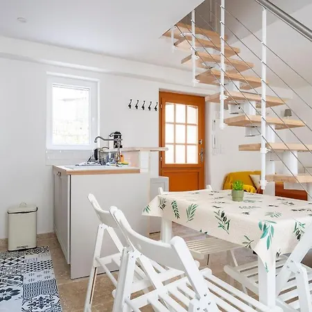 Tiny House En Duplex Avec Terrasse Διαμέρισμα Κάννες