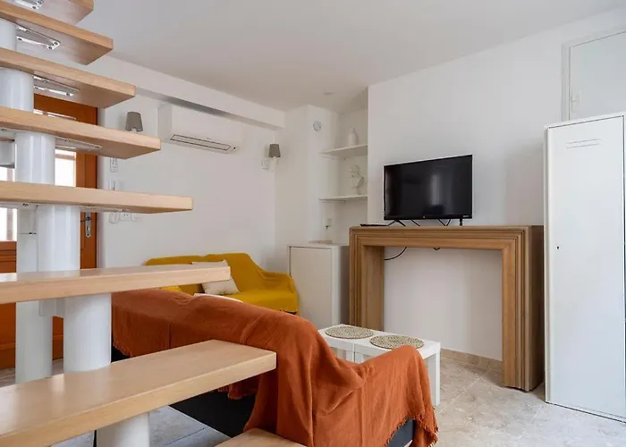 Tiny House En Duplex Avec Terrasse *