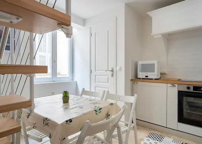 Tiny House En Duplex Avec Terrasse Διαμέρισμα Κάννες