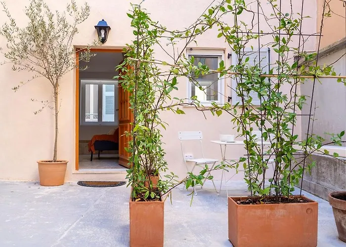 Διαμέρισμα Tiny House En Duplex Avec Terrasse Κάννες