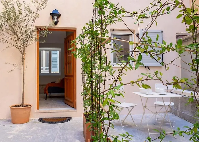 Tiny House En Duplex Avec Terrasse