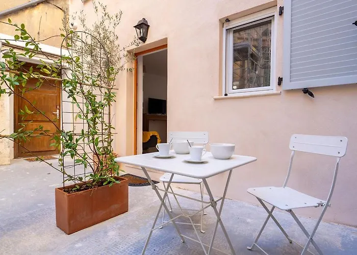 Tiny House En Duplex Avec Terrasse 아파트